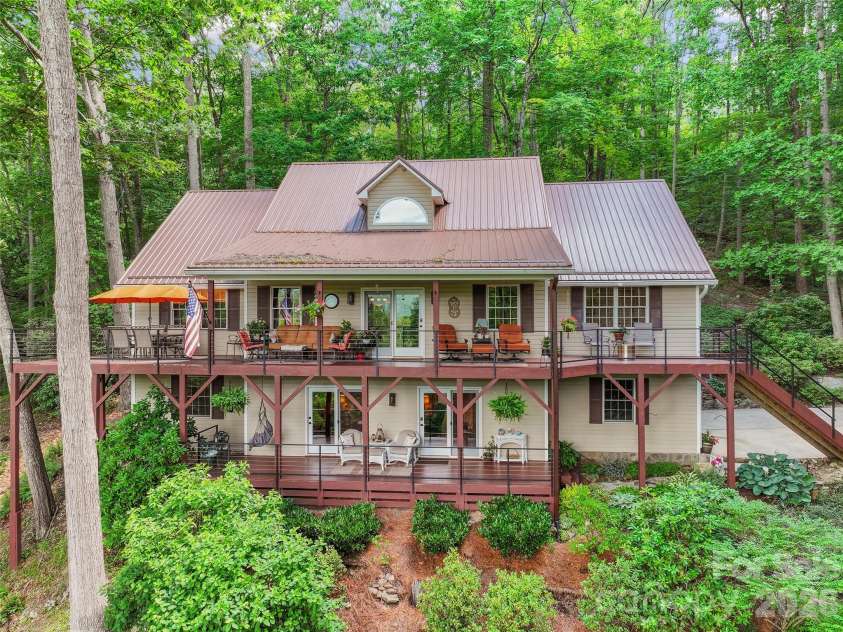 233 Rocky Face Drive, Canton, NC 28716.  MLS# CAR4394616, YatesRealty ID 35700. 