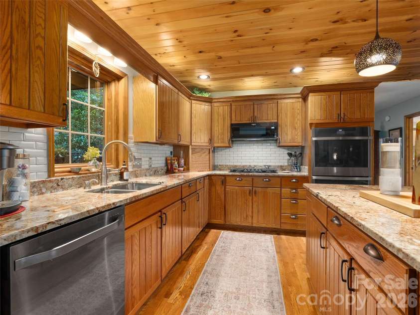 233 Rocky Face Drive, Canton, NC 28716.  MLS# CAR4394616, YatesRealty ID 35700. 