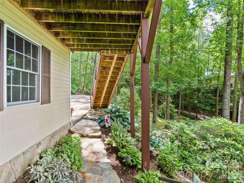 233 Rocky Face Drive, Canton, NC 28716.  MLS# CAR4394616, YatesRealty ID 35700. 