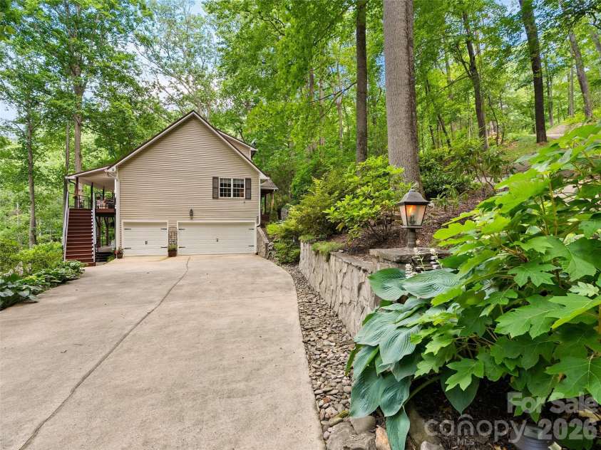 233 Rocky Face Drive, Canton, NC 28716.  MLS# CAR4394616, YatesRealty ID 35700. 