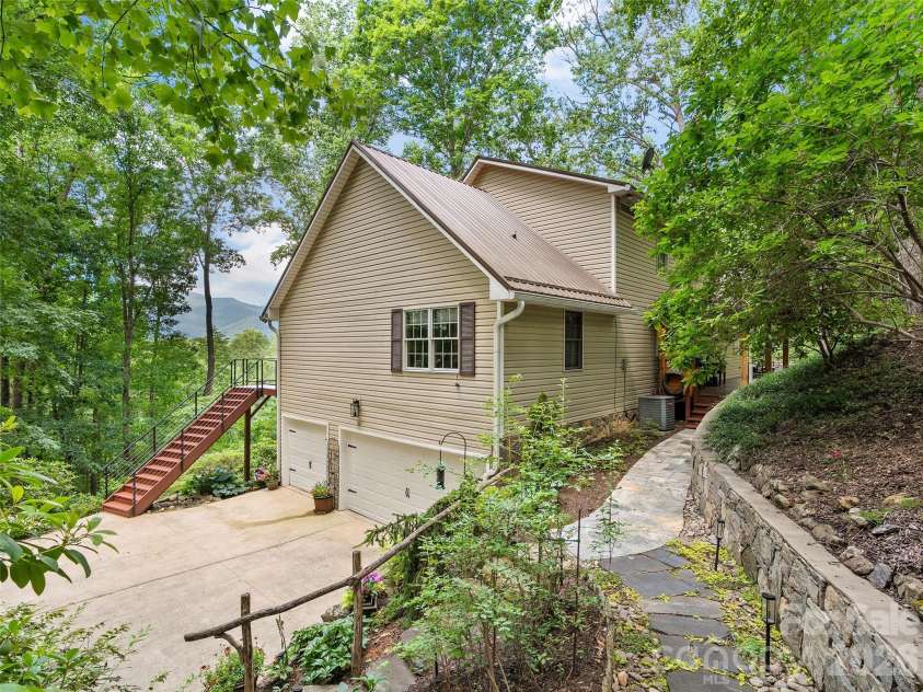 233 Rocky Face Drive, Canton, NC 28716.  MLS# CAR4394616, YatesRealty ID 35700. 