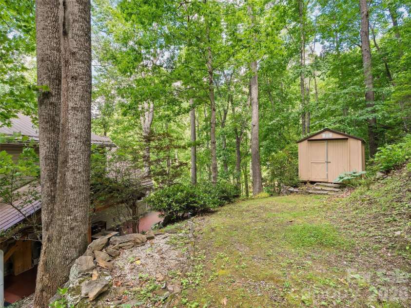 233 Rocky Face Drive, Canton, NC 28716.  MLS# CAR4394616, YatesRealty ID 35700. 
