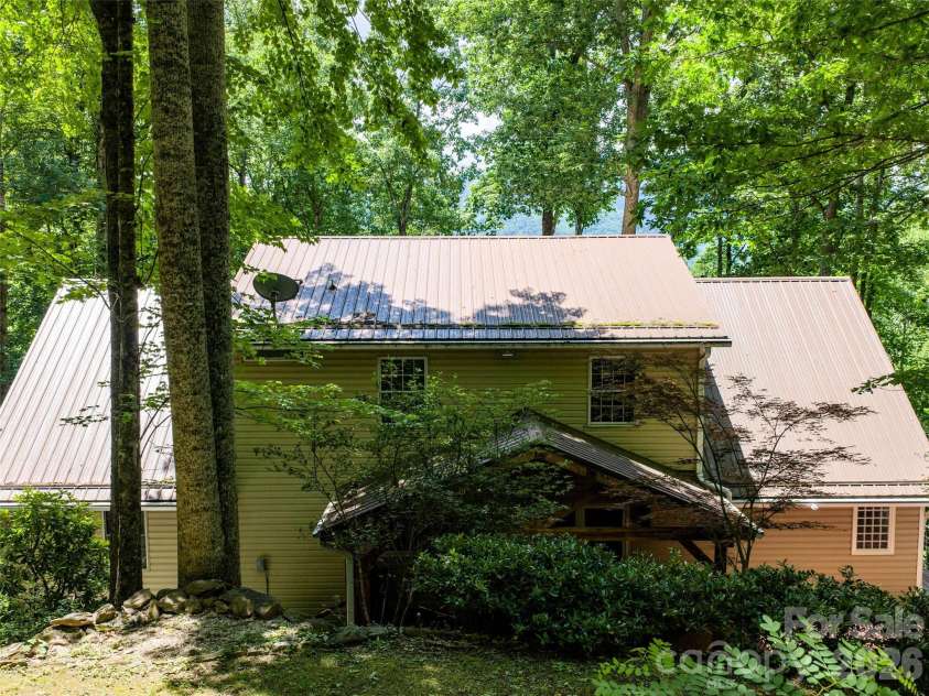 233 Rocky Face Drive, Canton, NC 28716.  MLS# CAR4394616, YatesRealty ID 35700. 