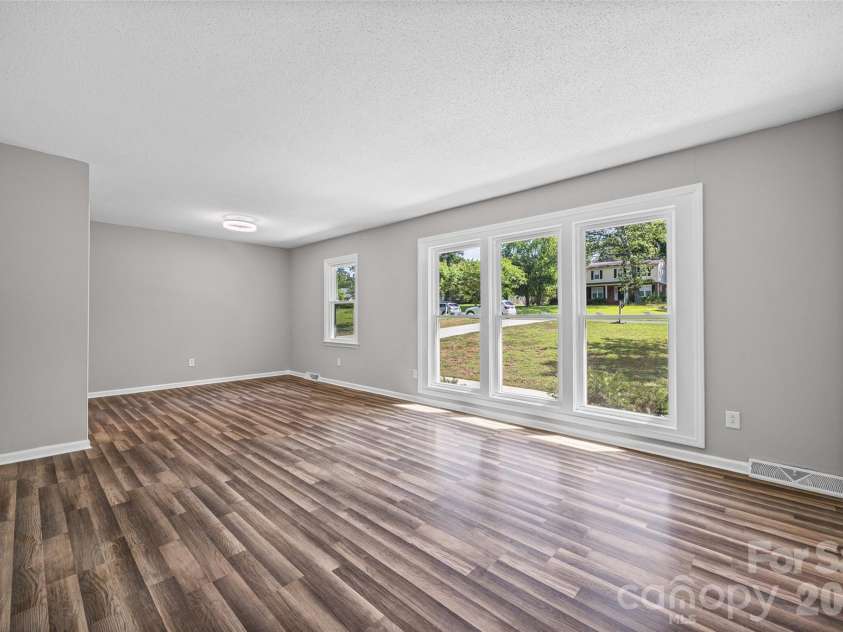 3355 Kingsfield Road, Rock Hill, SC 29732.  MLS# CAR4398847, YatesRealty ID 35701. 
