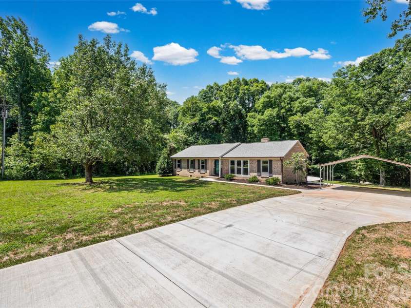 3355 Kingsfield Road, Rock Hill, SC 29732.  MLS# CAR4398847, YatesRealty ID 35701. 