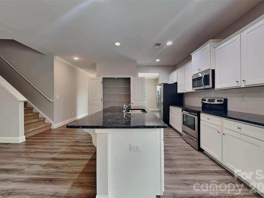 14935 Boudins Lane, Charlotte, NC 28278.  MLS# CAR4401426, YatesRealty ID 35702. 