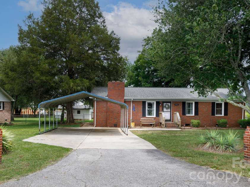 522 Mcdowell Drive, Chester, SC 29706.  MLS# CAR4400208, YatesRealty ID 35704. 