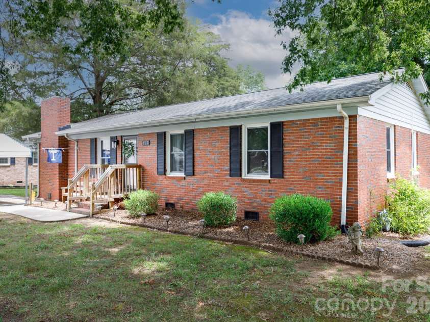 522 Mcdowell Drive, Chester, SC 29706.  MLS# CAR4400208, YatesRealty ID 35704. 