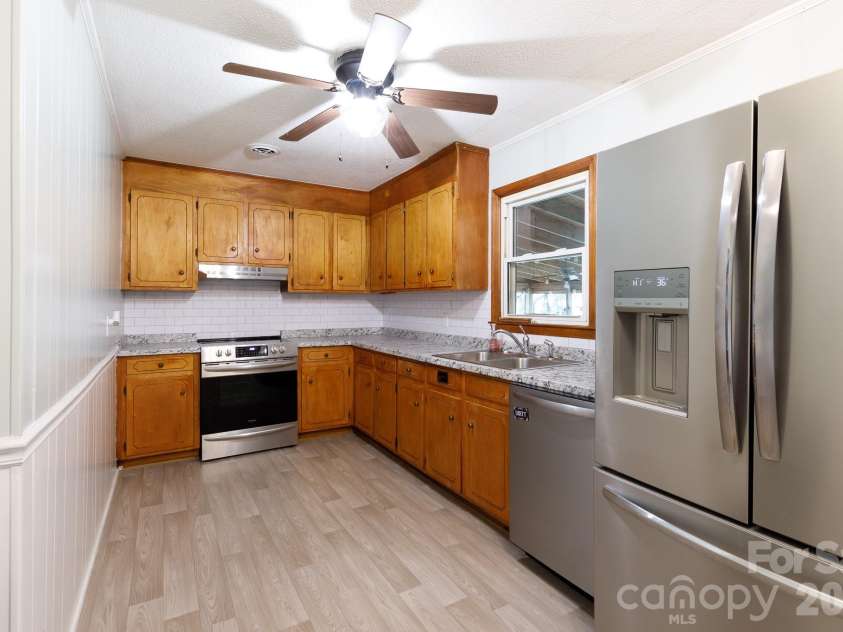 522 Mcdowell Drive, Chester, SC 29706.  MLS# CAR4400208, YatesRealty ID 35704. 