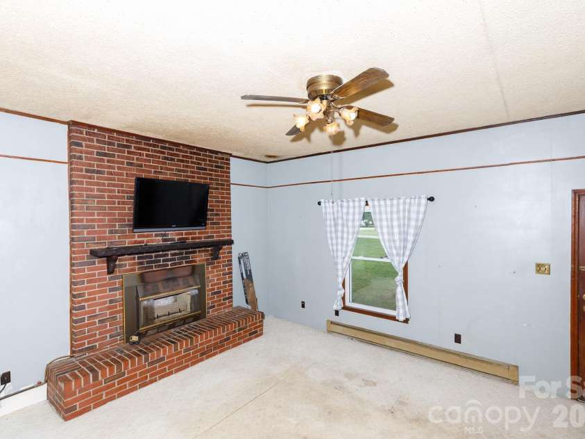 522 Mcdowell Drive, Chester, SC 29706.  MLS# CAR4400208, YatesRealty ID 35704. 