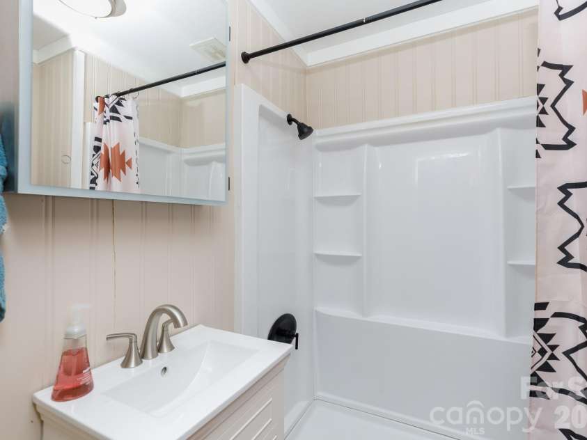 522 Mcdowell Drive, Chester, SC 29706.  MLS# CAR4400208, YatesRealty ID 35704. 