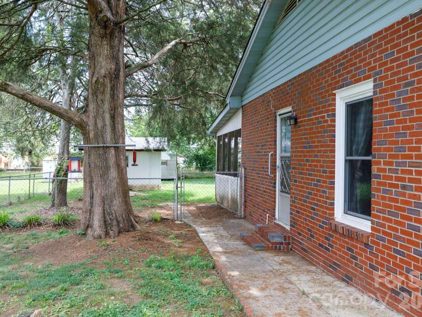 522 Mcdowell Drive, Chester, SC 29706.  MLS# CAR4400208, YatesRealty ID 35704. 