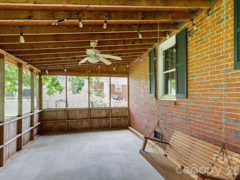 522 Mcdowell Drive, Chester, SC 29706.  MLS# CAR4400208, YatesRealty ID 35704. 