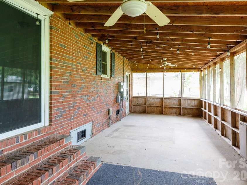 522 Mcdowell Drive, Chester, SC 29706.  MLS# CAR4400208, YatesRealty ID 35704. 
