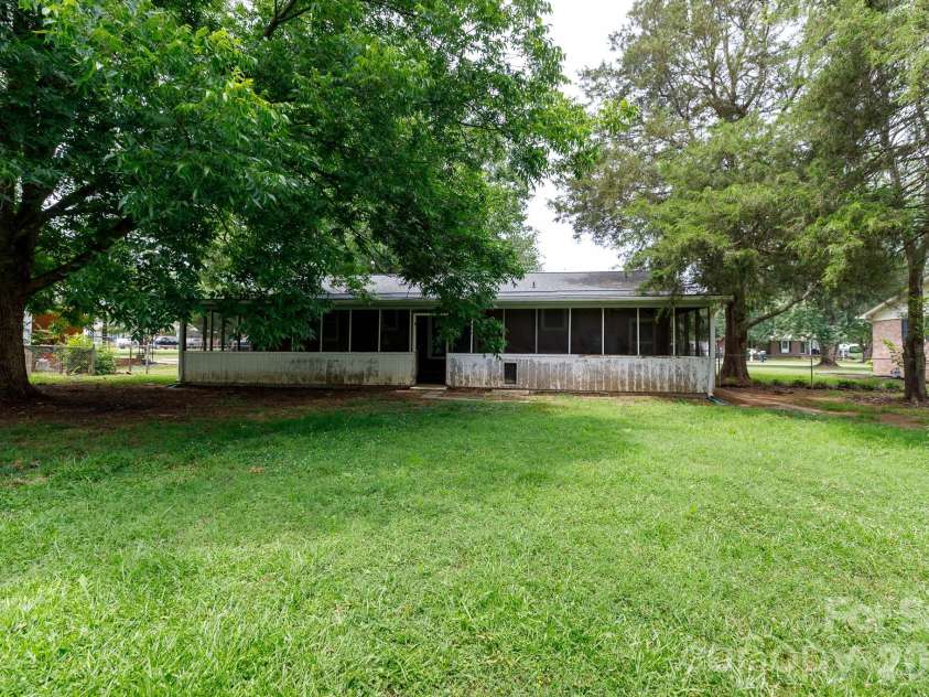 522 Mcdowell Drive, Chester, SC 29706.  MLS# CAR4400208, YatesRealty ID 35704. 
