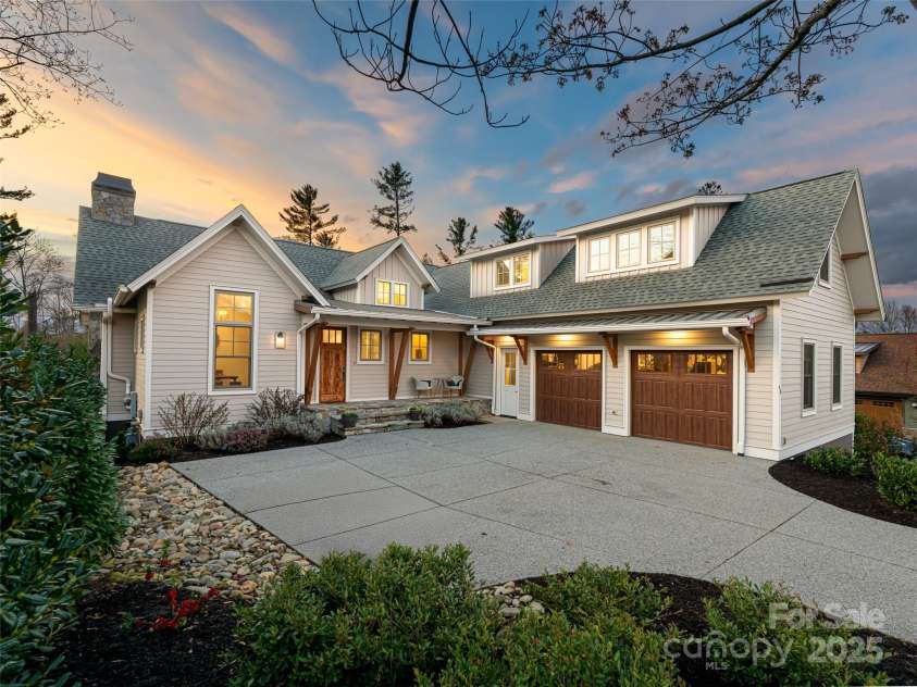 48 Hallett Court, Asheville, NC 28803.  MLS# CAR4244935, YatesRealty ID 35705. 