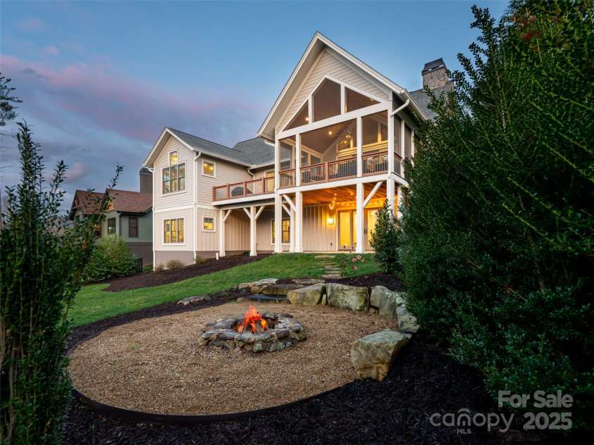 48 Hallett Court, Asheville, NC 28803.  MLS# CAR4244935, YatesRealty ID 35705. 