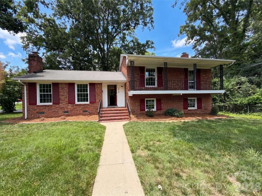 5410 Sharon Road, Charlotte, NC 28210.  MLS# CAR4398224, YatesRealty ID 35705. 