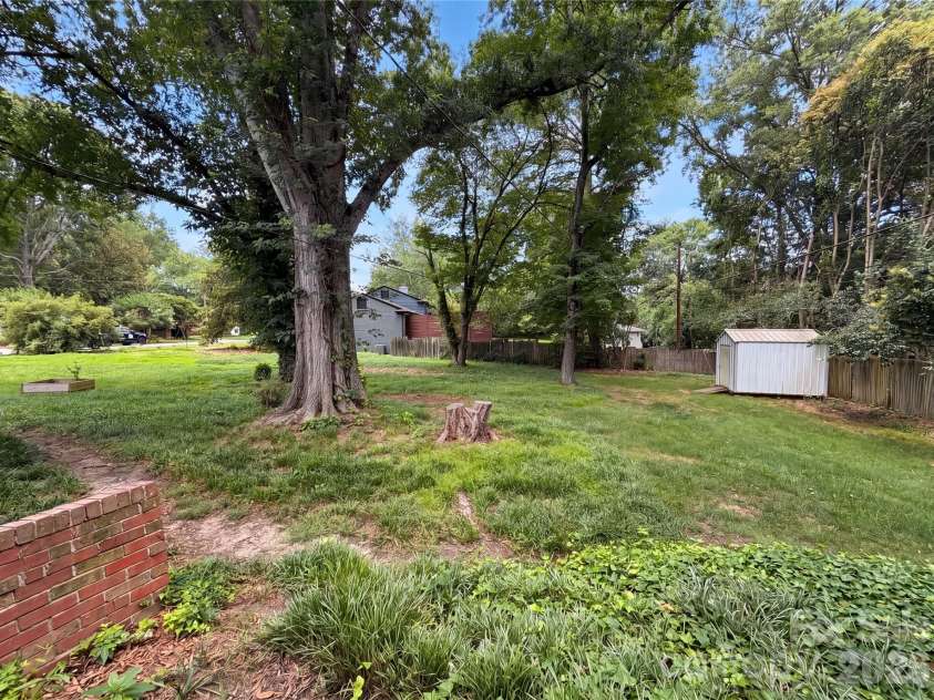 5410 Sharon Road, Charlotte, NC 28210.  MLS# CAR4398224, YatesRealty ID 35705. 