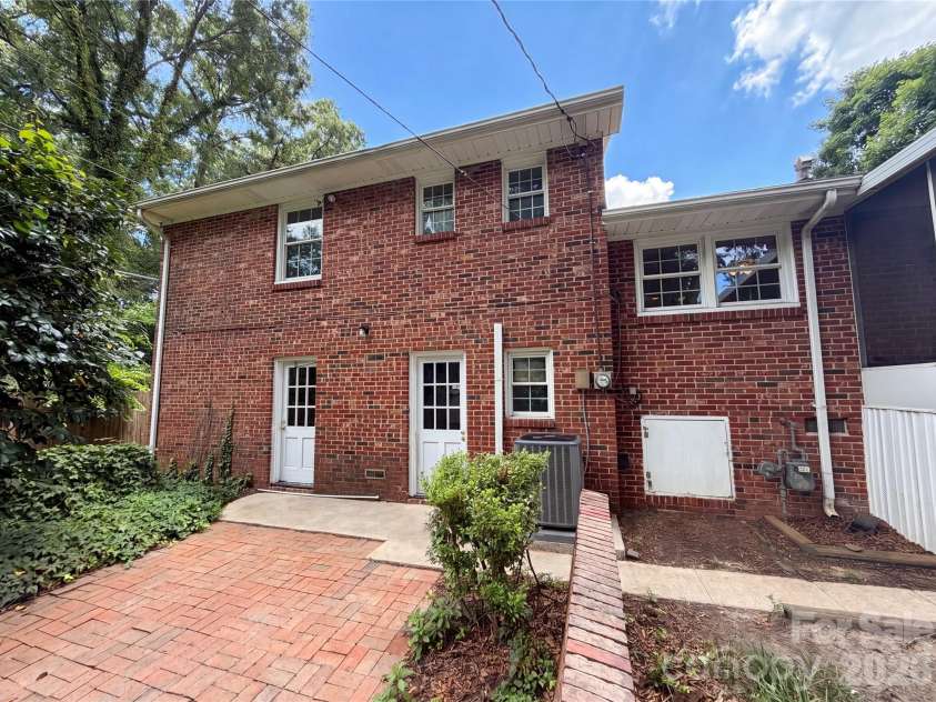 5410 Sharon Road, Charlotte, NC 28210.  MLS# CAR4398224, YatesRealty ID 35705. 