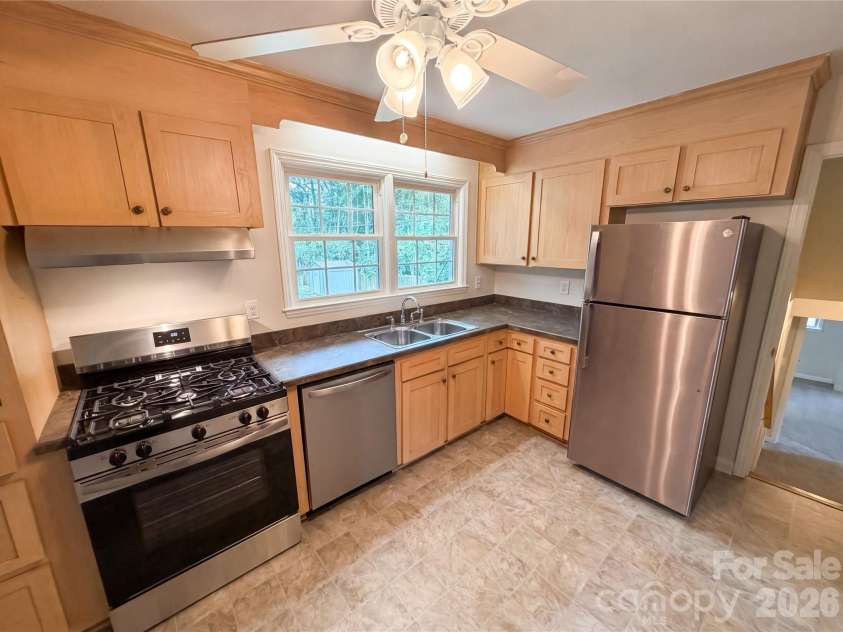 5410 Sharon Road, Charlotte, NC 28210.  MLS# CAR4398224, YatesRealty ID 35705. 