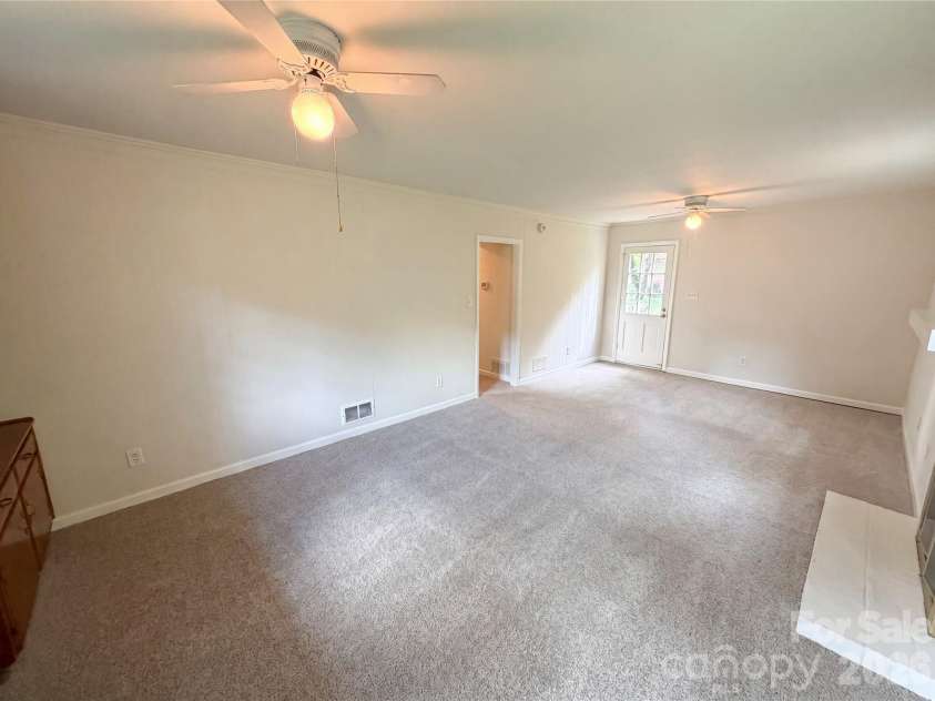 5410 Sharon Road, Charlotte, NC 28210.  MLS# CAR4398224, YatesRealty ID 35705. 