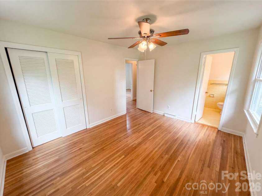 5410 Sharon Road, Charlotte, NC 28210.  MLS# CAR4398224, YatesRealty ID 35705. 