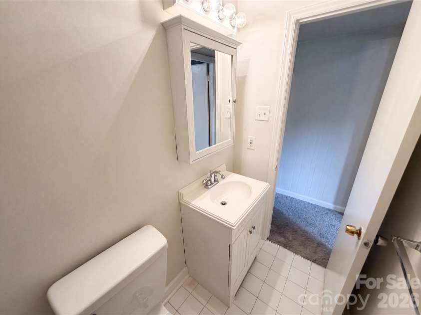 5410 Sharon Road, Charlotte, NC 28210.  MLS# CAR4398224, YatesRealty ID 35705. 