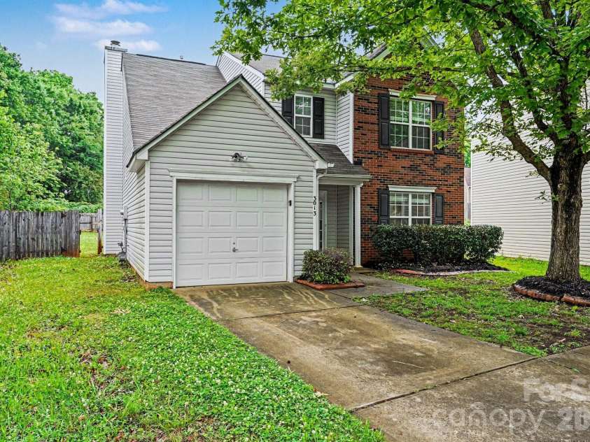 3013 Robin Terry Court, Charlotte, NC 28208.  MLS# CAR4386475, YatesRealty ID 35707. 