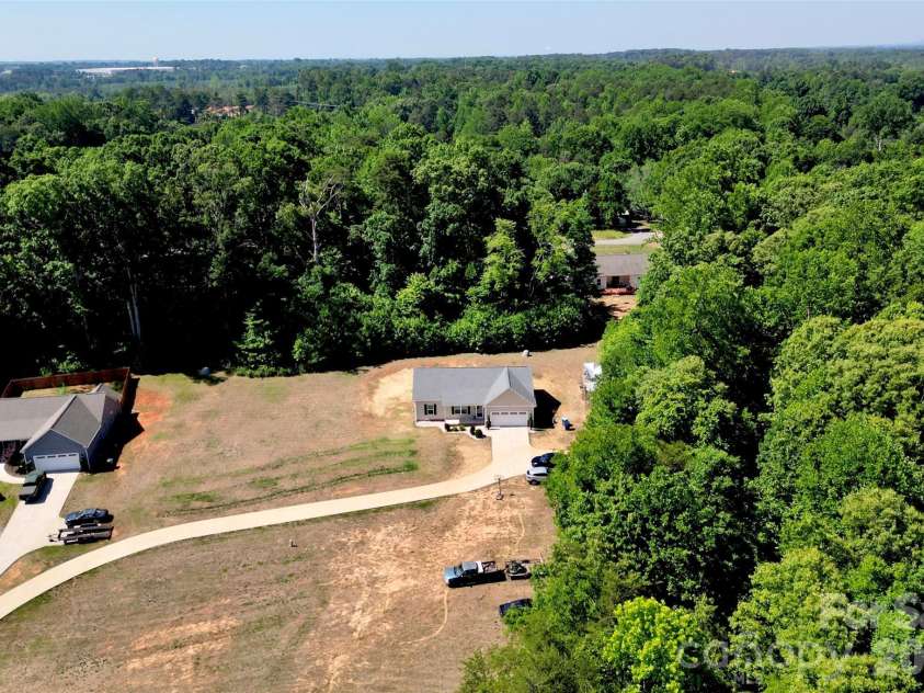 184 Watering Trough Road, Statesville, NC 28677.  MLS# CAR4385193, YatesRealty ID 35708. OVER AN ACRE LOT