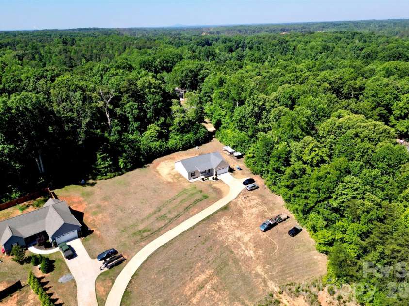 184 Watering Trough Road, Statesville, NC 28677.  MLS# CAR4385193, YatesRealty ID 35708. OVER AN ACRE LOT