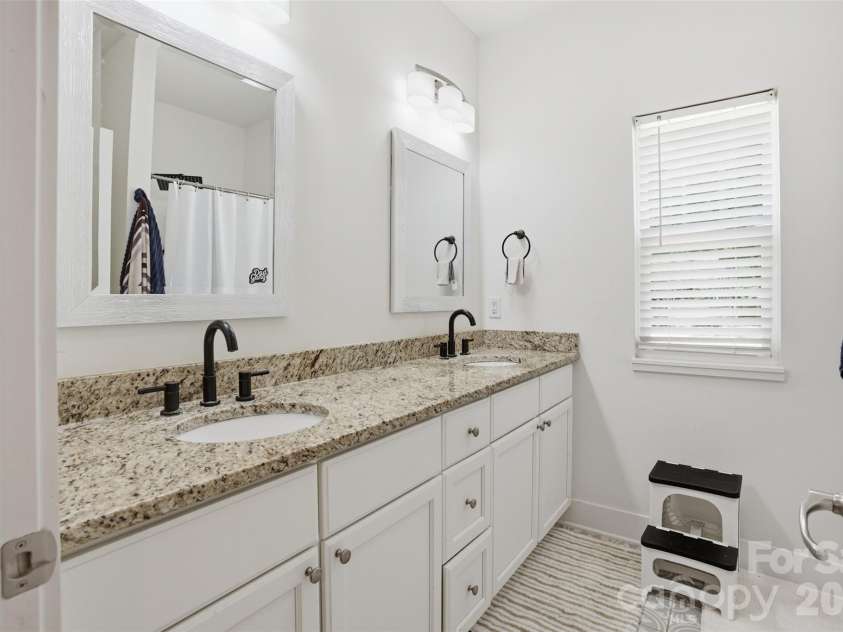184 Watering Trough Road, Statesville, NC 28677.  MLS# CAR4385193, YatesRealty ID 35708. Primary Bath