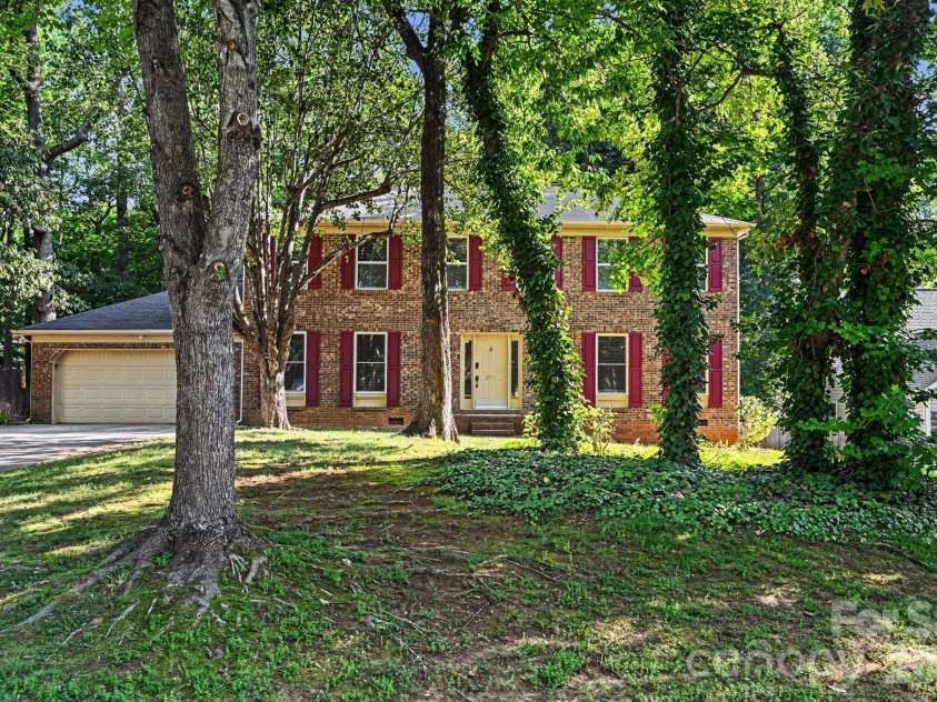 2517 Jaywick Lane, Matthews, NC 28105.  MLS# CAR4400245, YatesRealty ID 35709. 