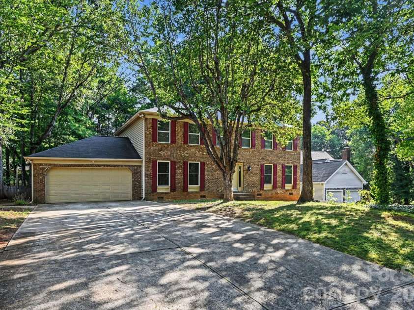2517 Jaywick Lane, Matthews, NC 28105.  MLS# CAR4400245, YatesRealty ID 35709. 