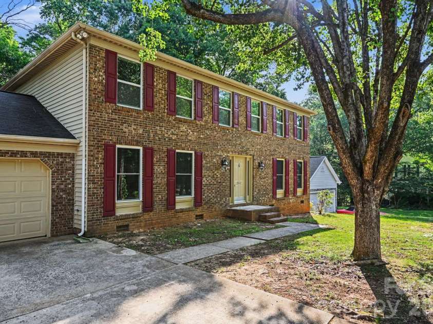 2517 Jaywick Lane, Matthews, NC 28105.  MLS# CAR4400245, YatesRealty ID 35709. 