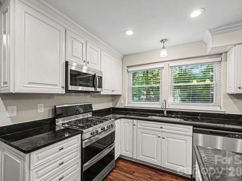 2517 Jaywick Lane, Matthews, NC 28105.  MLS# CAR4400245, YatesRealty ID 35709. 