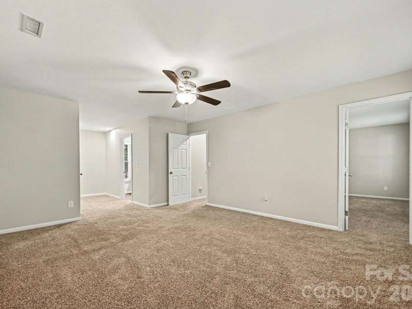 2517 Jaywick Lane, Matthews, NC 28105.  MLS# CAR4400245, YatesRealty ID 35709. 