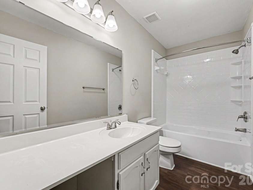 2517 Jaywick Lane, Matthews, NC 28105.  MLS# CAR4400245, YatesRealty ID 35709. 