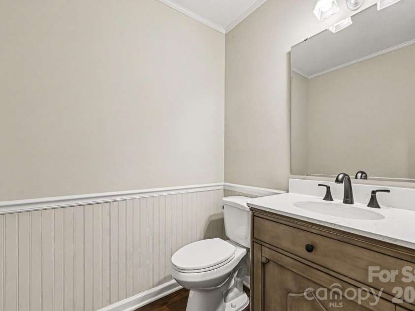 2517 Jaywick Lane, Matthews, NC 28105.  MLS# CAR4400245, YatesRealty ID 35709. 