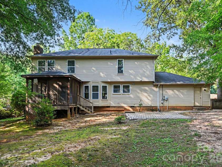 2517 Jaywick Lane, Matthews, NC 28105.  MLS# CAR4400245, YatesRealty ID 35709. 