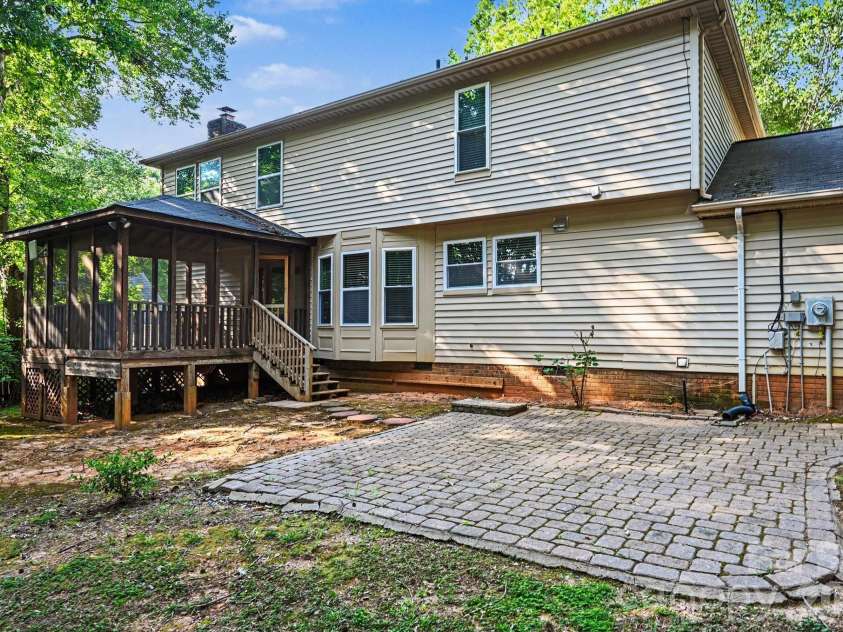 2517 Jaywick Lane, Matthews, NC 28105.  MLS# CAR4400245, YatesRealty ID 35709. 