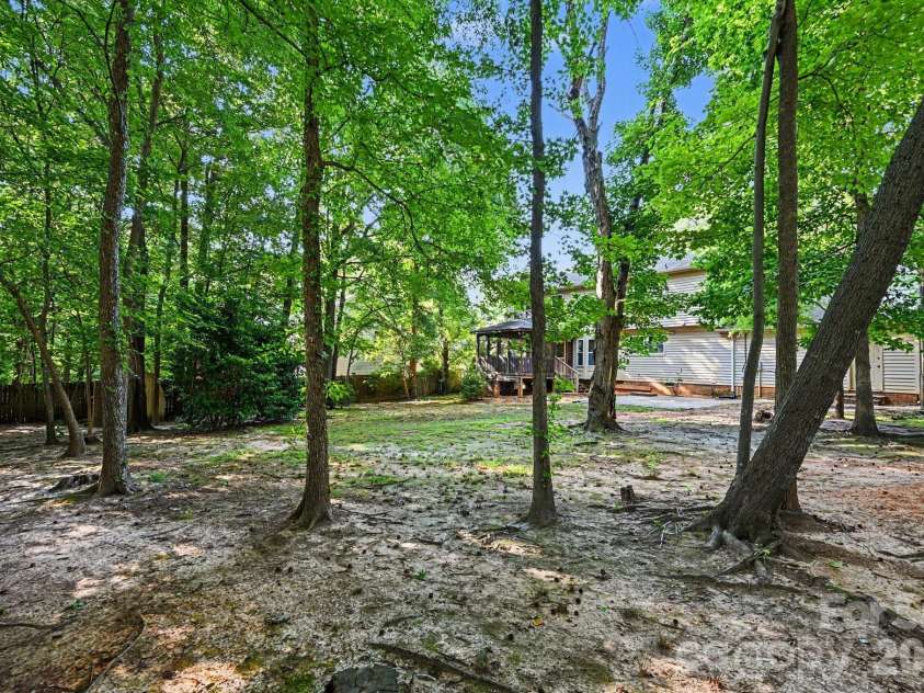 2517 Jaywick Lane, Matthews, NC 28105.  MLS# CAR4400245, YatesRealty ID 35709. 