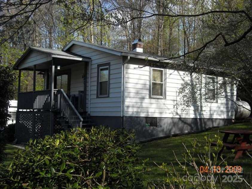 20 A&B Homewood Drive, Asheville, NC 28803.  MLS# CAR4229022, YatesRealty ID 3571. 