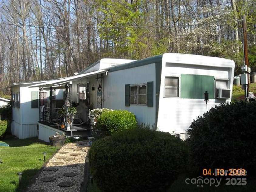 20 A&B Homewood Drive, Asheville, NC 28803.  MLS# CAR4229022, YatesRealty ID 3571. 