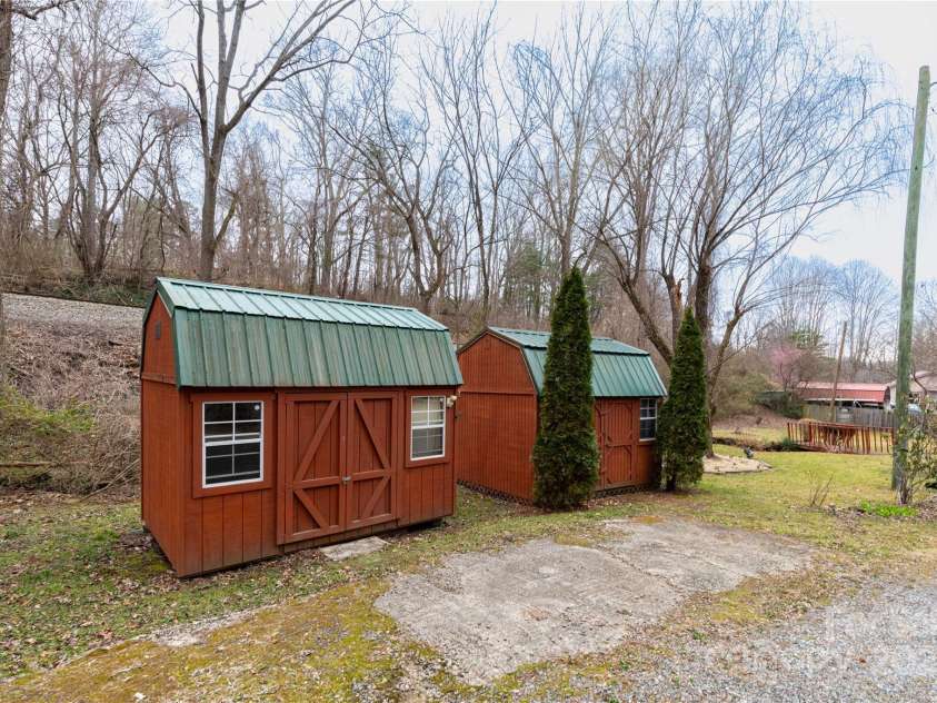 20 A&B Homewood Drive, Asheville, NC 28803.  MLS# CAR4229022, YatesRealty ID 3571. Buildings