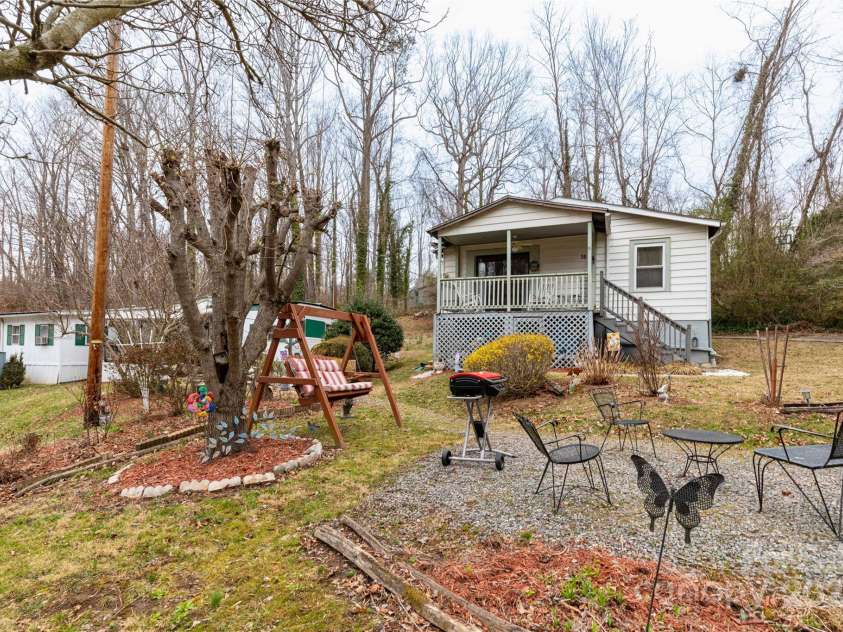 20 A&B Homewood Drive, Asheville, NC 28803.  MLS# CAR4229022, YatesRealty ID 3571. Yard