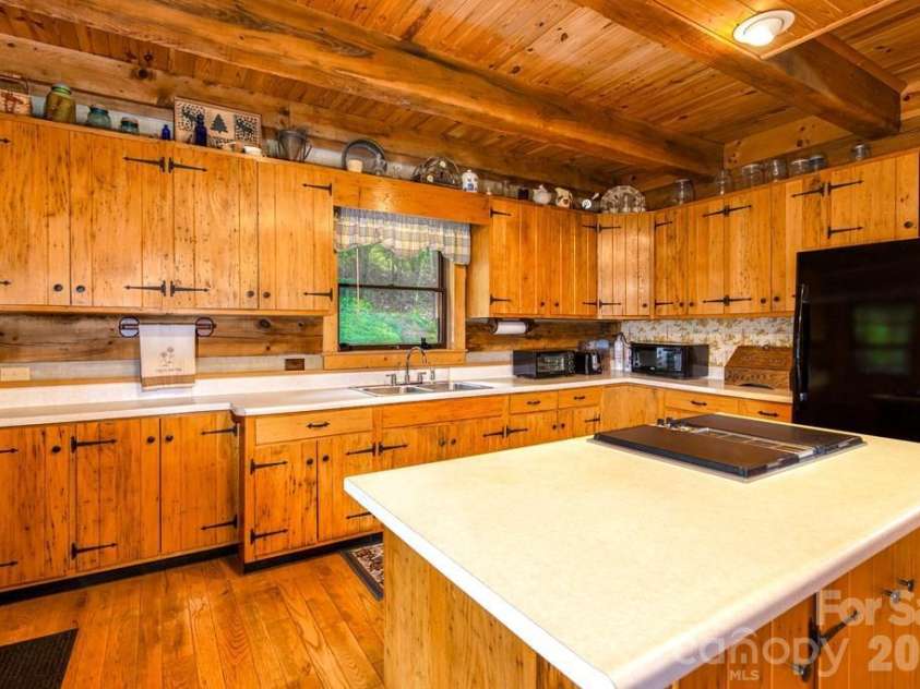 83 Daybreak Ridge, Sylva, NC 28779.  MLS# CAR4343228, YatesRealty ID 3571. 