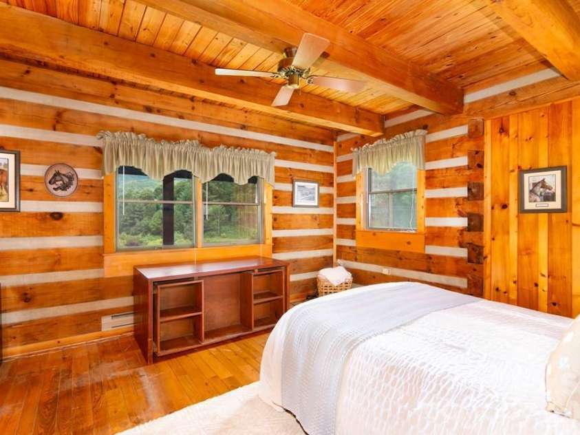 83 Daybreak Ridge, Sylva, NC 28779.  MLS# CAR4343228, YatesRealty ID 3571. 