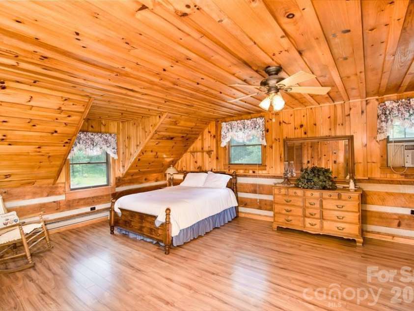 83 Daybreak Ridge, Sylva, NC 28779.  MLS# CAR4343228, YatesRealty ID 3571. 