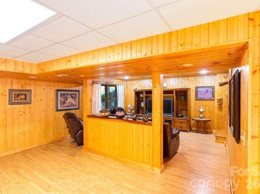 83 Daybreak Ridge, Sylva, NC 28779.  MLS# CAR4343228, YatesRealty ID 3571. 